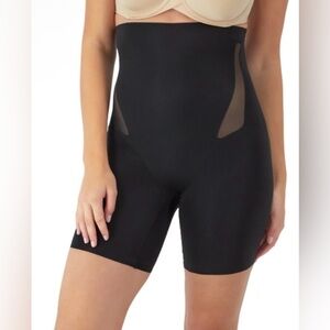 Maidenform Sculpts High-Waisted Black Shapewear Shorts Medium New with Tags